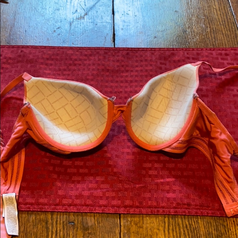 Pink bra - Picture 2 of 2